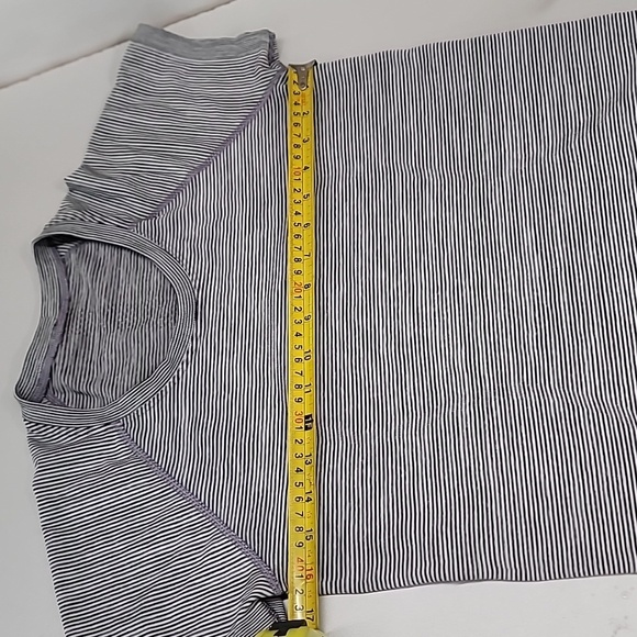 Lululemon training  t shirt - Picture 3 of 7
